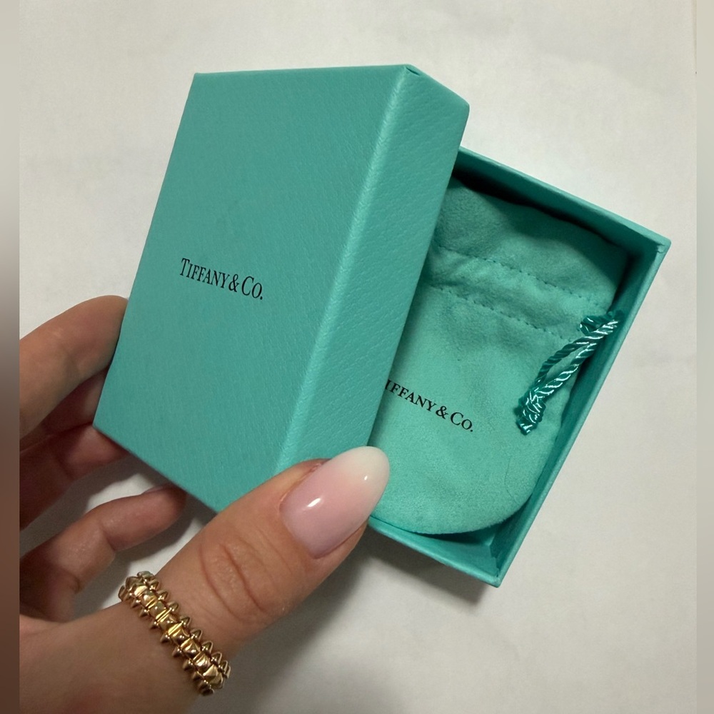 Tiffany & Co. (6)